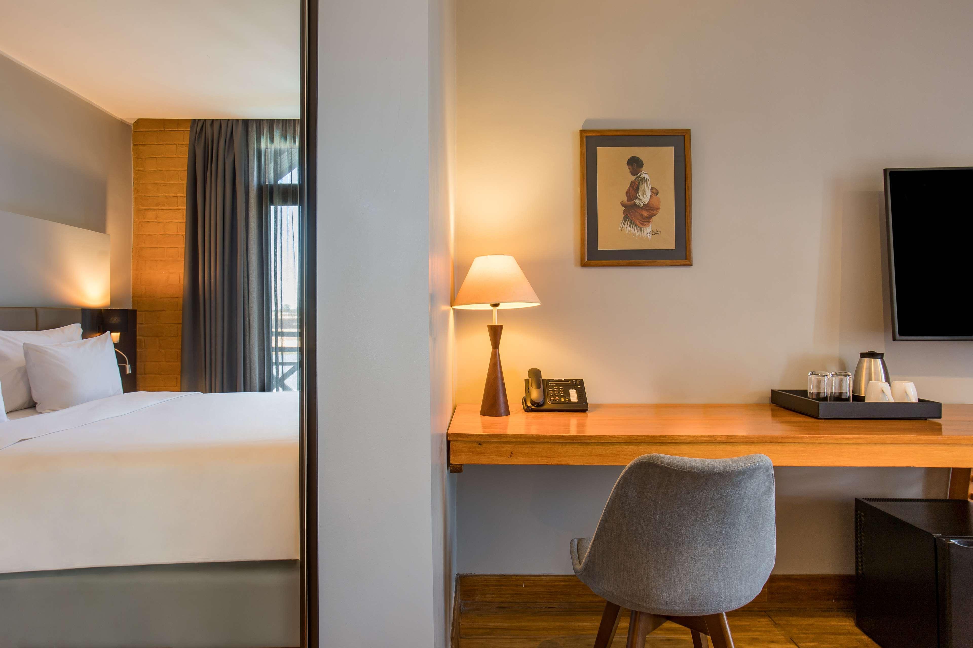 Radisson Blu Hotel Antananarivo Waterfront ภายนอก รูปภาพ