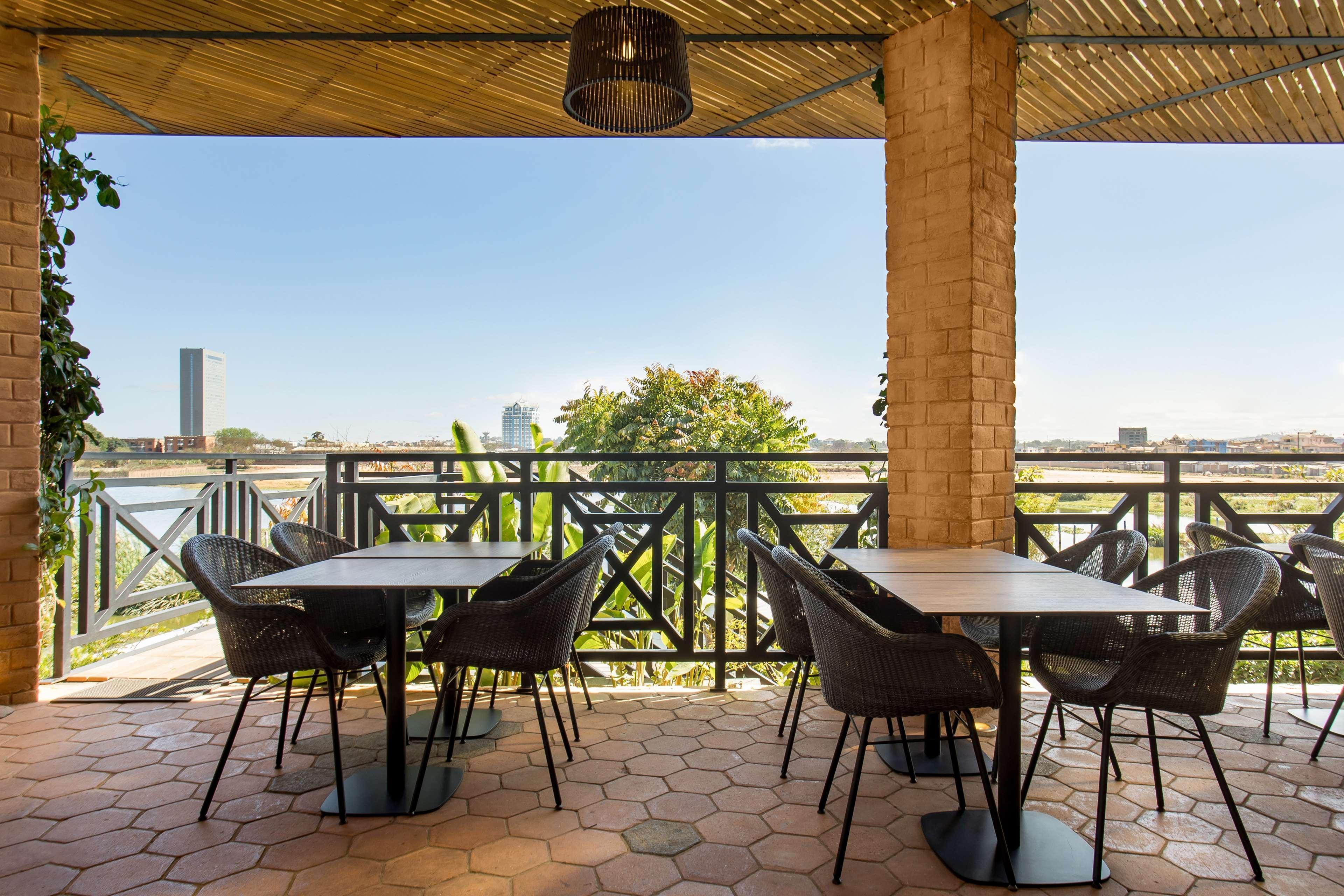 Radisson Blu Hotel Antananarivo Waterfront ภายนอก รูปภาพ