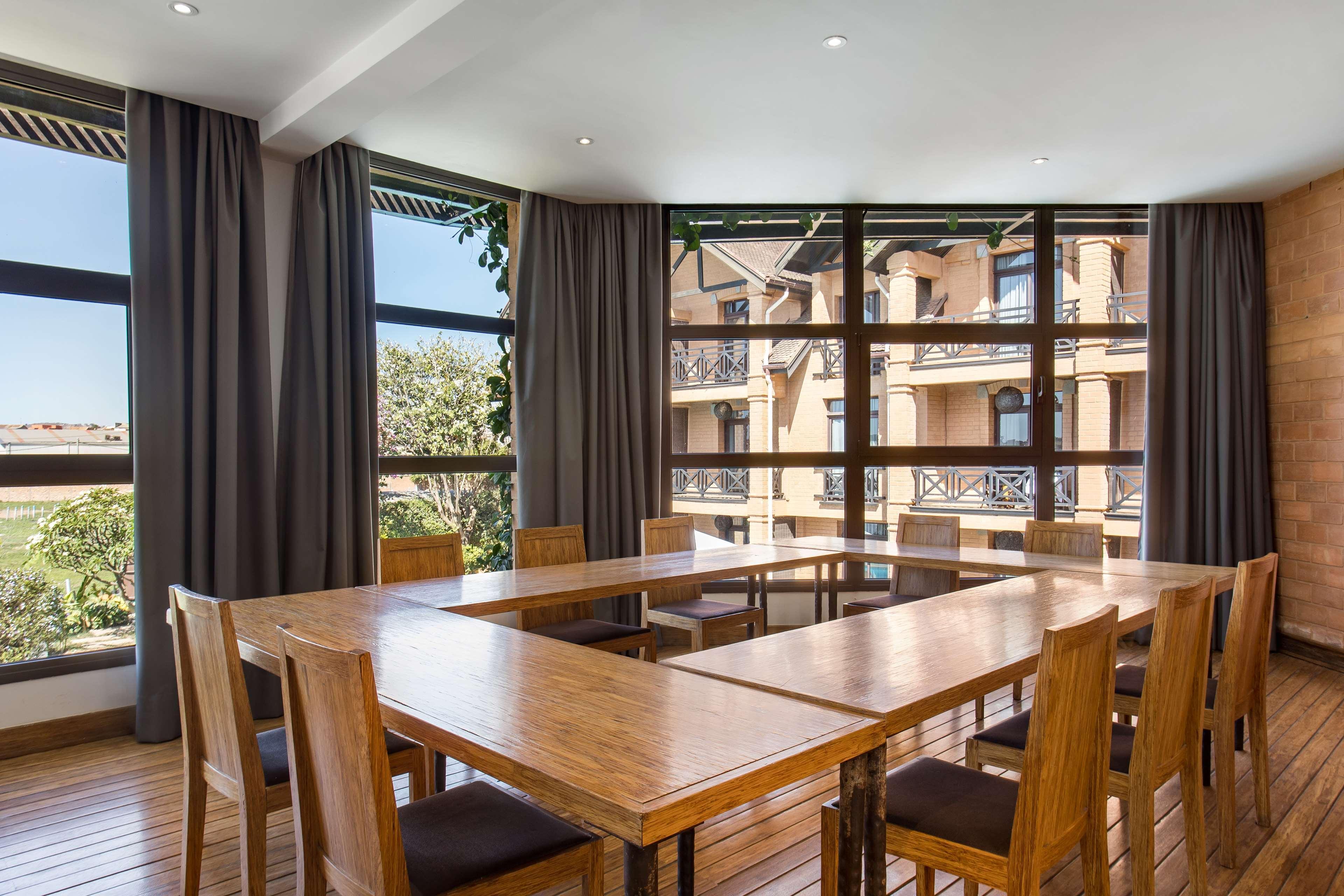 Radisson Blu Hotel Antananarivo Waterfront ภายนอก รูปภาพ