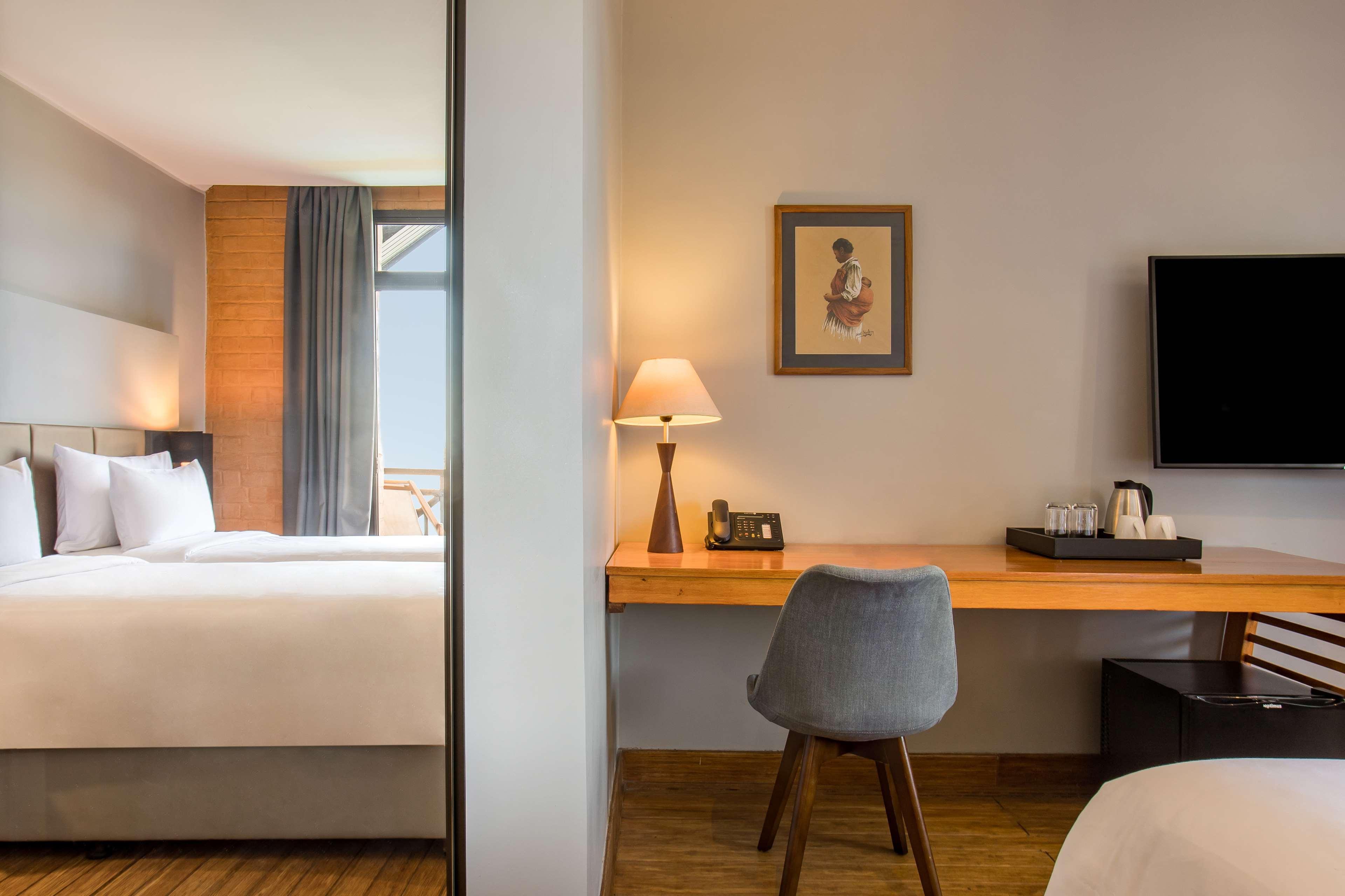 Radisson Blu Hotel Antananarivo Waterfront ภายนอก รูปภาพ