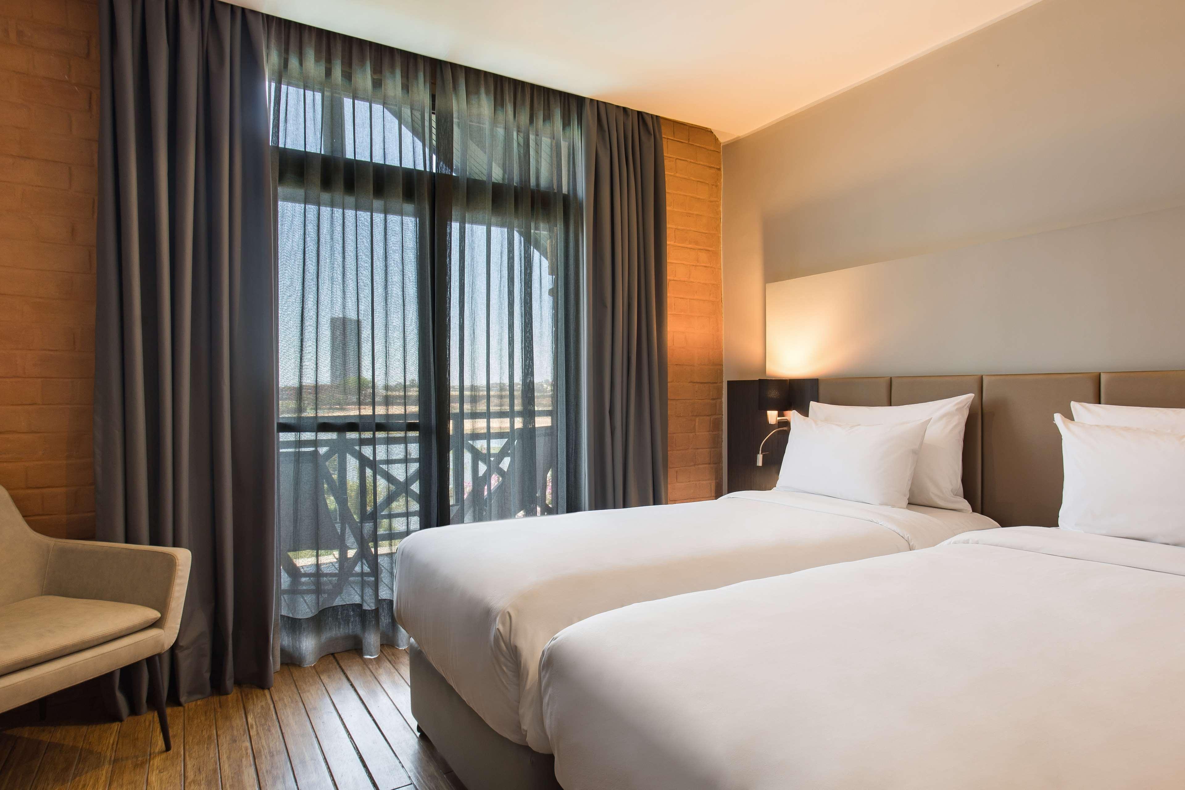 Radisson Blu Hotel Antananarivo Waterfront ภายนอก รูปภาพ