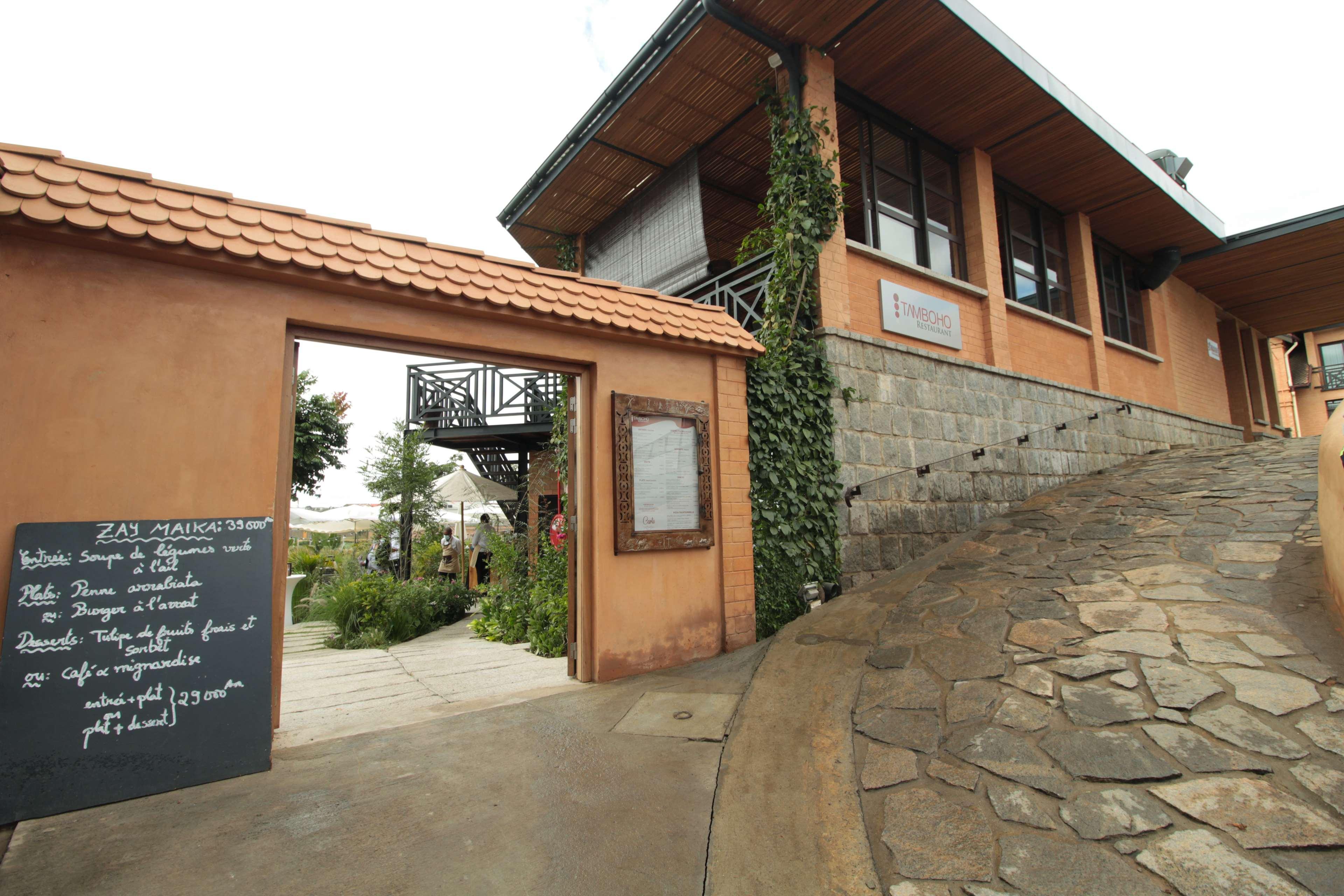Radisson Blu Hotel Antananarivo Waterfront ภายนอก รูปภาพ