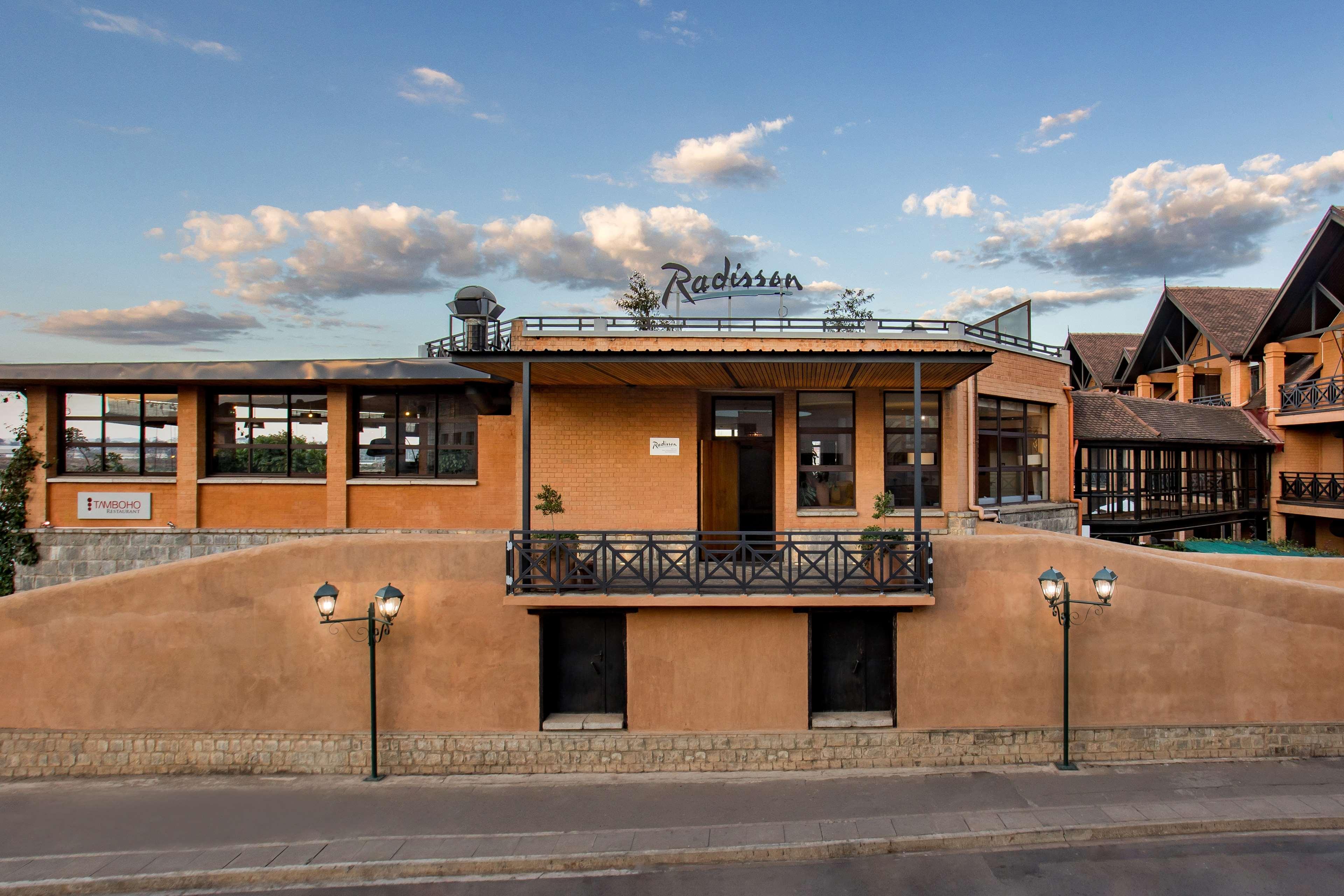 Radisson Blu Hotel Antananarivo Waterfront ภายนอก รูปภาพ